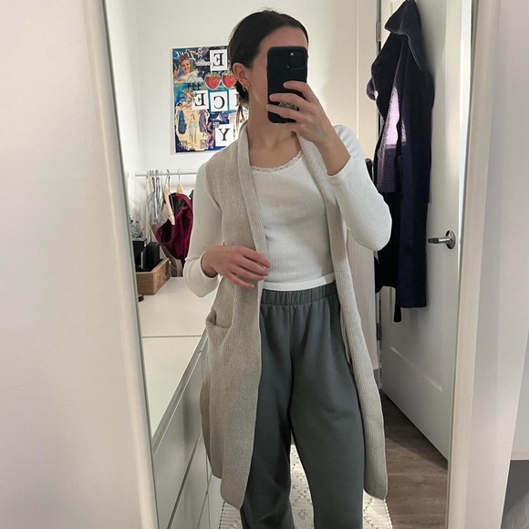 Aritzia Wilfred sweater - Picture 2 of 2